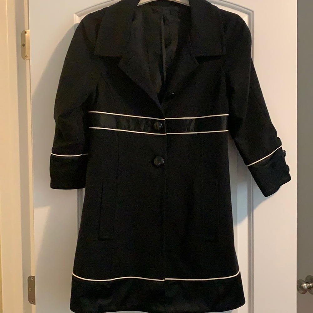 3 quarter sleeve coat.